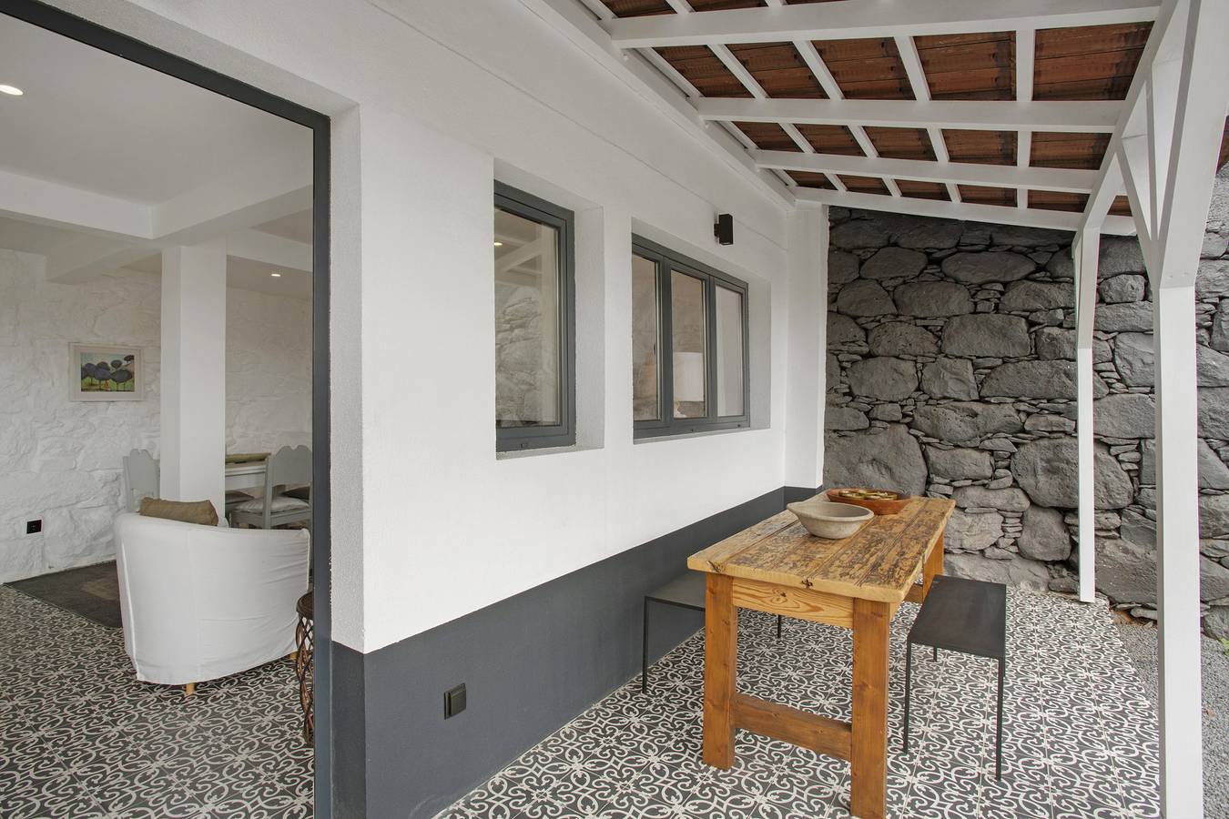 Chalet 'The Village Loft' mit Meerblick, Gemeinschaftsterrasse und Wi-Fi in Pedra Mole (Madeira), Caniço