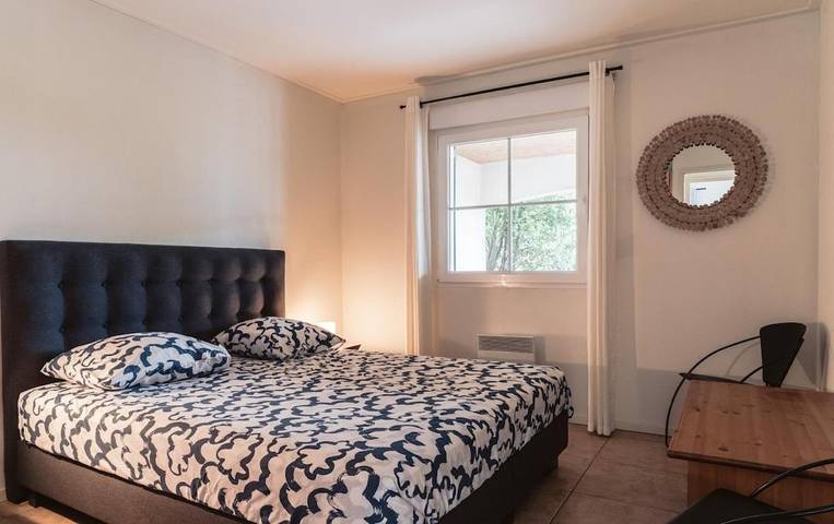 Location de vacances pour 6 personnes, avec vue et piscine ainsi que jardin et terrasse à Escales - 2