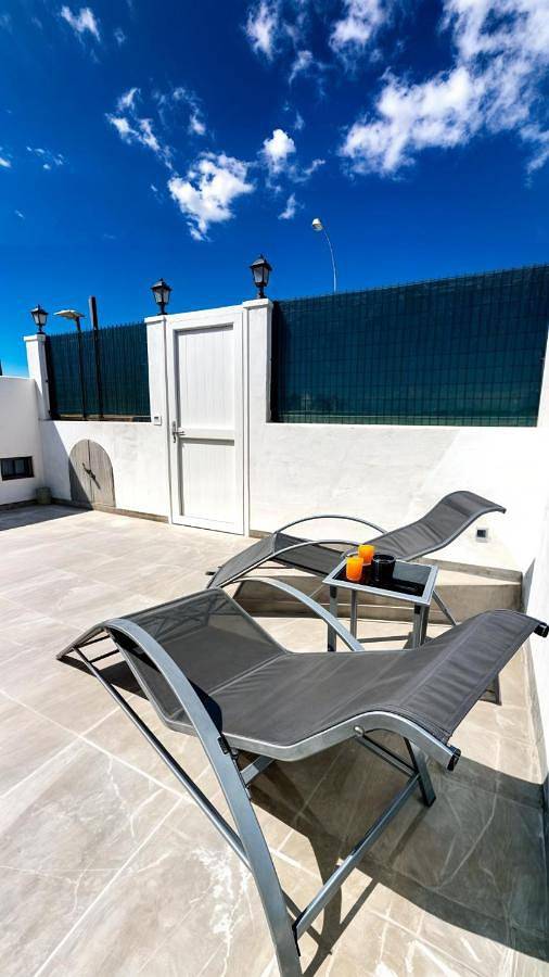 Bungalow para 4 personas, con vistas además de piscina y balcón en Sonnenland