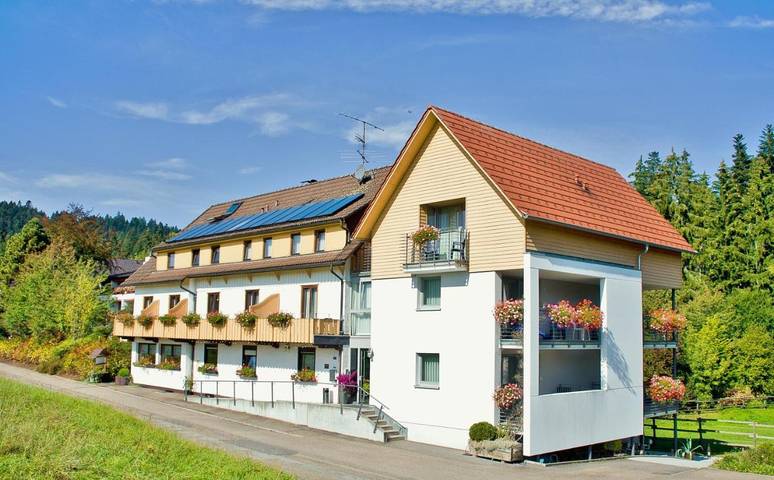 Hôtel pour 3 personnes, avec Balcon et Terrasse ainsi que Jacuzzi et Jardin à Freudenstadt