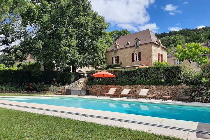 Location de vacances pour 18 personnes, avec jardin à Bézenac