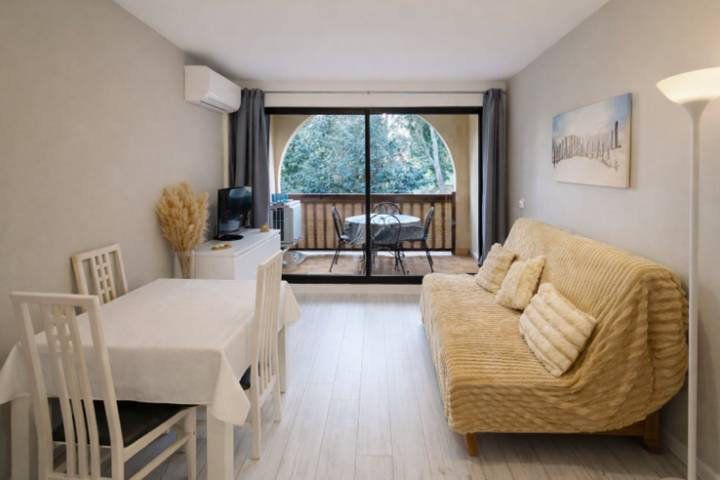 Appartement de vacances pour 4 personnes, avec piscine et terrasse, adapté aux familles