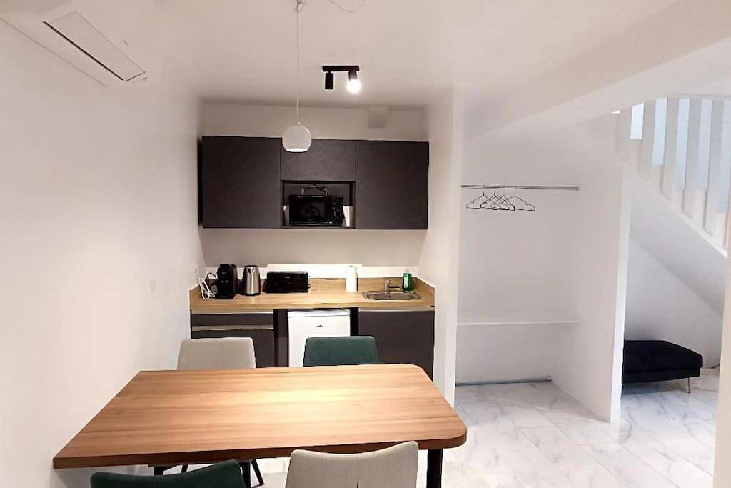 Appartement entier, One-Bedroom Apartment in Lesches, Seine-et-Marne