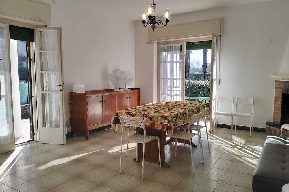 Appartamento intero, Villa Eusepia, di fronte alla spiaggia di Tirrenia in Pisa, Riviera Toscana