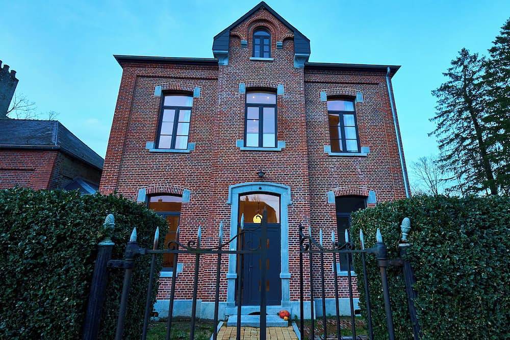 La Cure de Rièzes, Chimay, newly renovated cottage for 12 with sauna in Chimay, Hennegau