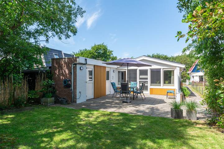 Bungalow für 2 Personen, mit Balkon/Terrasse und Terrasse sowie Garten in Callantsoog