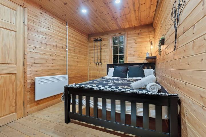 Spacious, Cosy & Chic Cottage with Hot tub in Chaddesley Corbett, Worcestershire