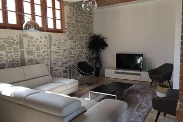 Gîte pour 15 personnes, avec jardin à Pezens