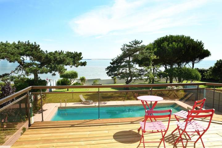 Villa pour 10 personnes, avec balcon et piscine ainsi que vue et jardin