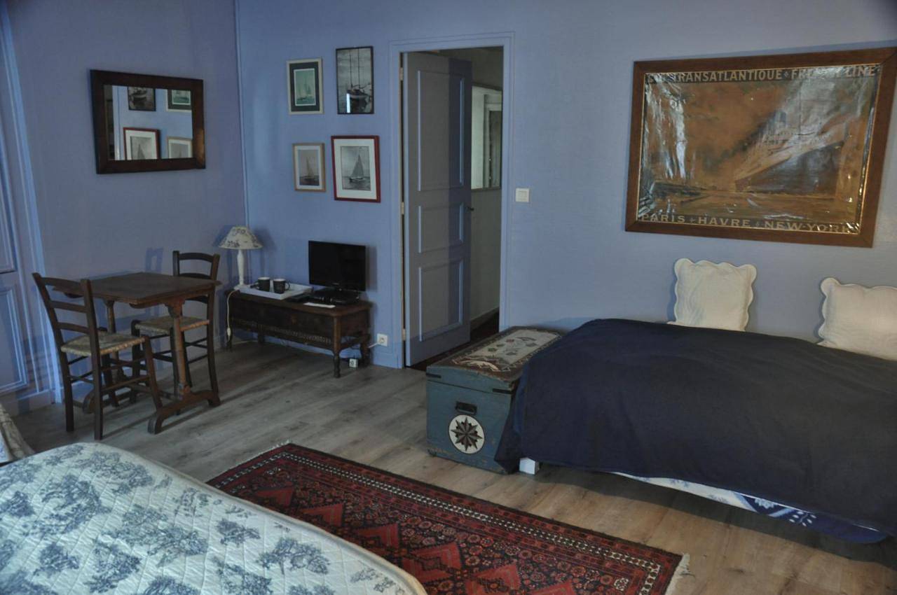 Vaste chambre au centre du bourg in Saulieu, Région de Montbard