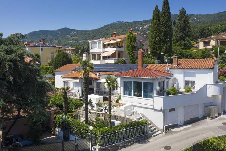 Willa dla 10 osób, z widok i ogród w Ika