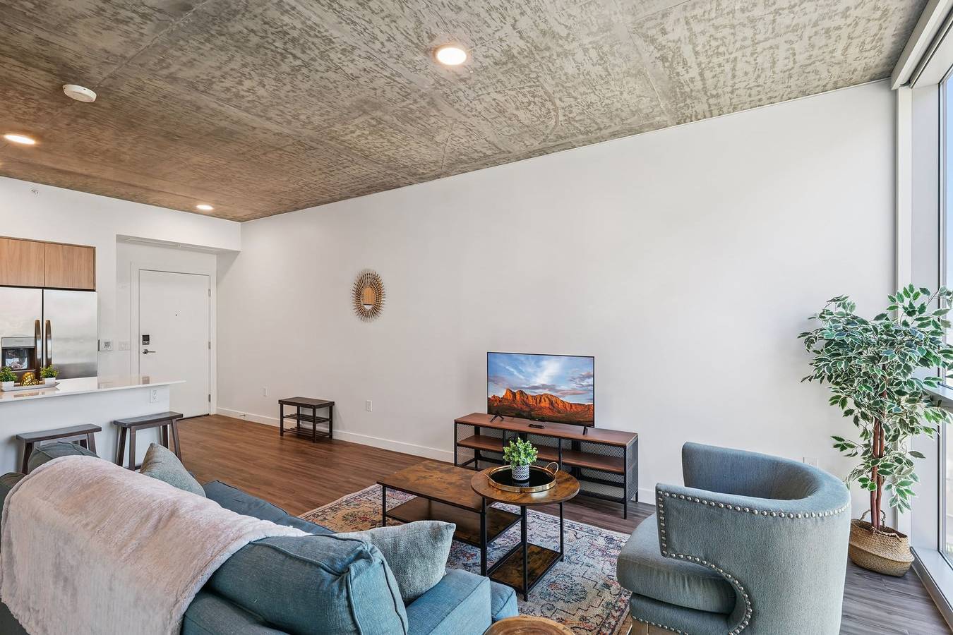 Entire apartment, Cozysuites Adeline 1Br - valet parking gym pool in Phoenix, Maricopa County