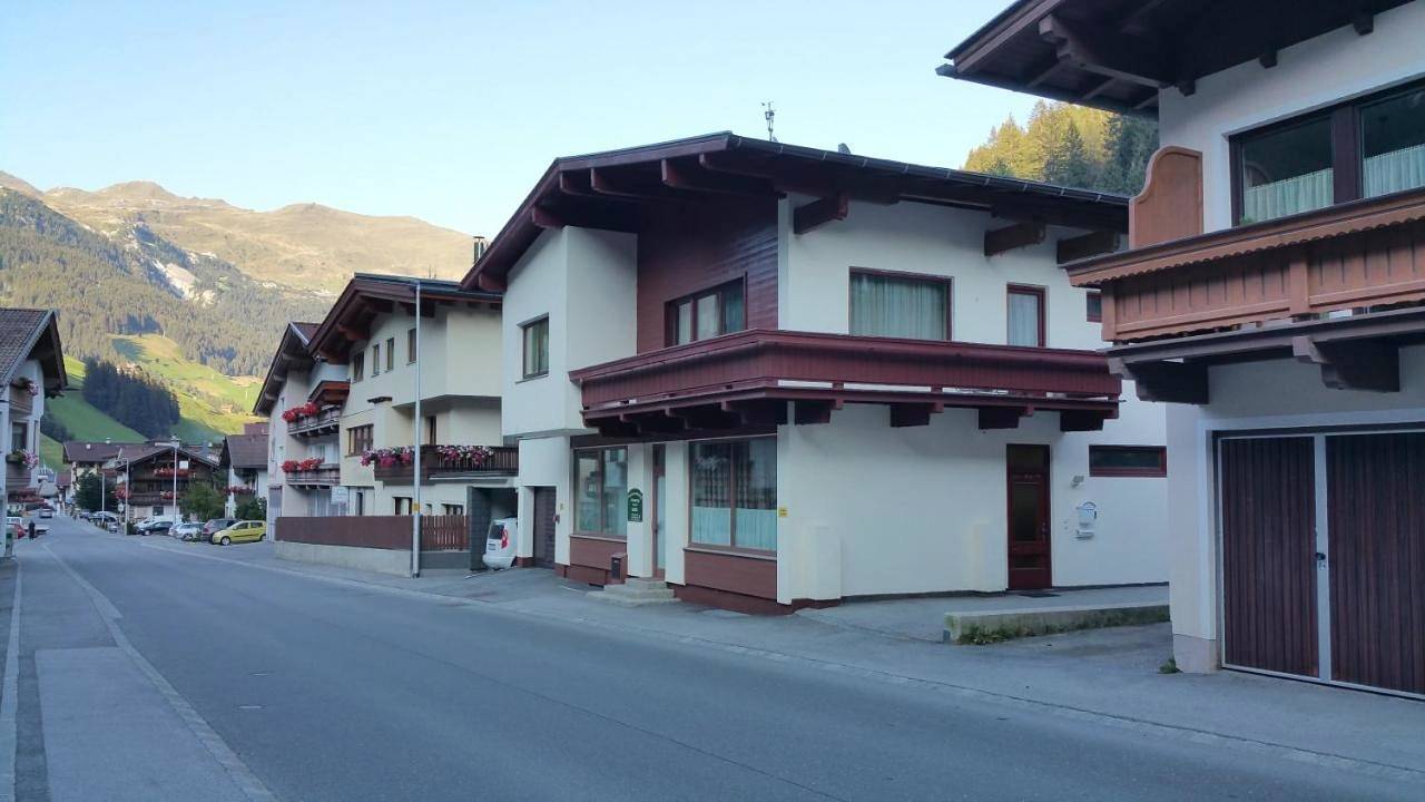 Ganze Wohnung, Apartment with Balcony in Tuxer Alpen, Hintertux