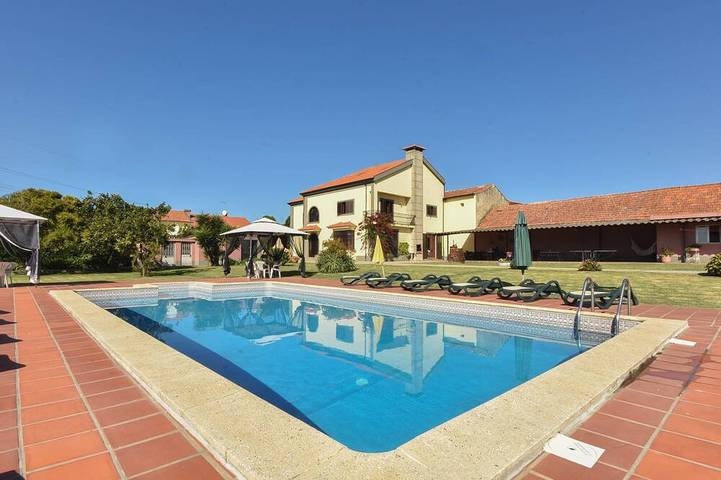 Location de vacances pour 15 personnes, avec Balcon ainsi que Jacuzzi et Jardin dans Árvore