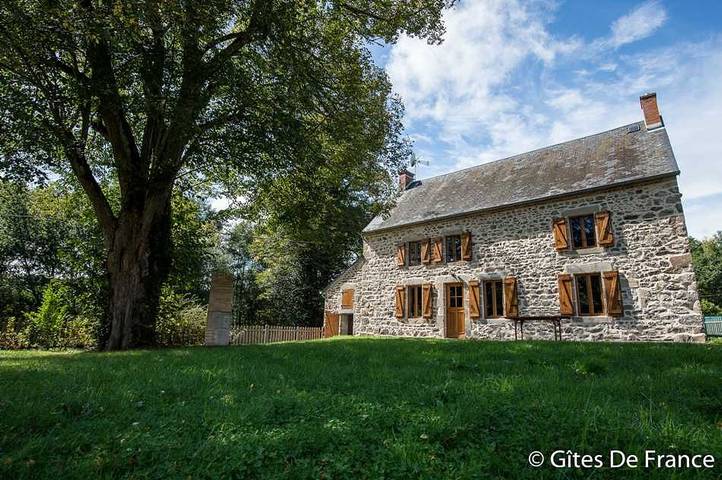 Gîte pour 6 personnes, avec Terrasse ainsi que Jardin et Vue