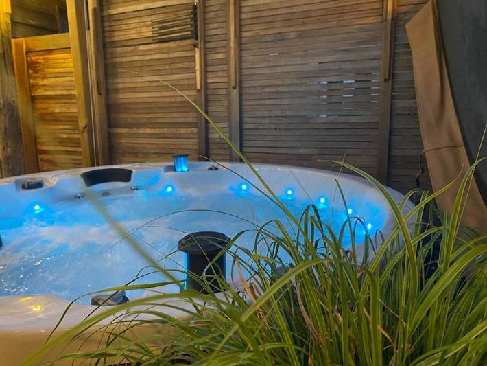 Location de vacances pour 8 personnes, avec Jacuzzi et Terrasse ainsi que Piscine et Sauna dans Lauw