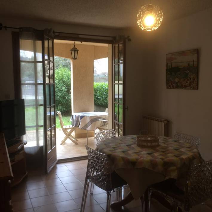 Ganze Wohnung, Ferienwohnung 'Coeur De Ville Avec Jardin Privatif' mit privater Terrasse, privatem Garten und Wlan in Sanary-sur-Mer, Mittelmeerküste (Frankreich)