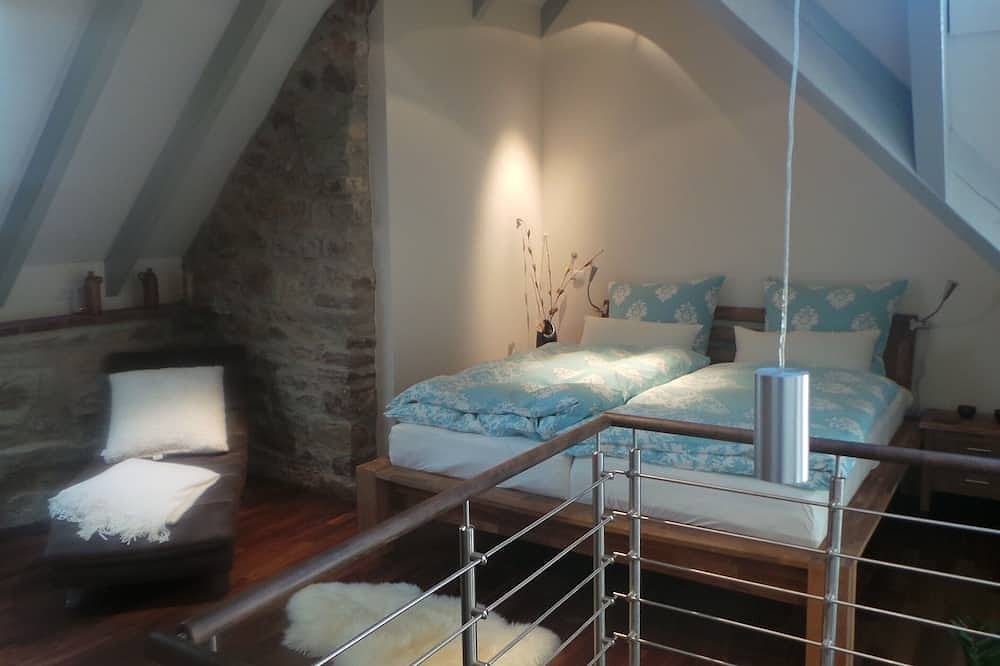 Ganze Wohnung, Wellness Relax Loft (70qm) mit integrierter Sauna, Kaminofen und eigener Terrasse in Tauberbischofsheim, Taubertal