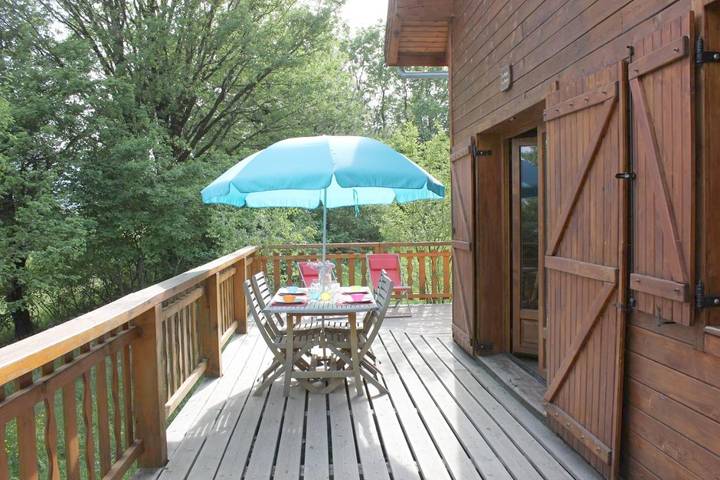 Gîte pour 5 personnes, avec Balcon et Terrasse ainsi que Jardin et Vue à Briançonnet