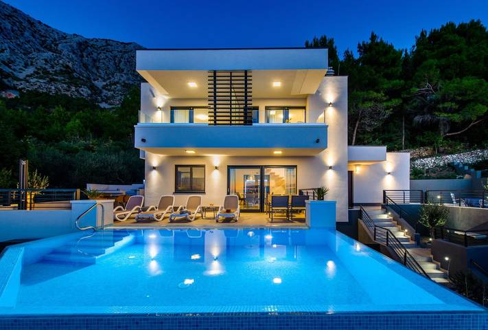 Ferienhaus für 8 Personen, mit Balkon/Terrasse und Garten sowie Pool an der Makarska Riviera - 2