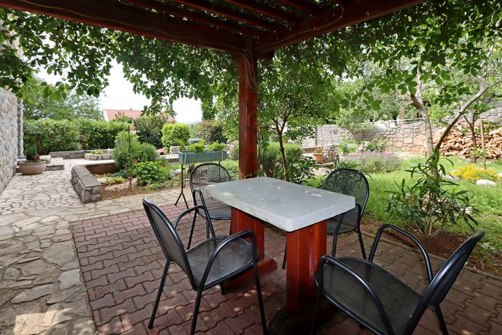 Apartament wakacyjny dla 5 osób, z balkon/ taras w Klenovica