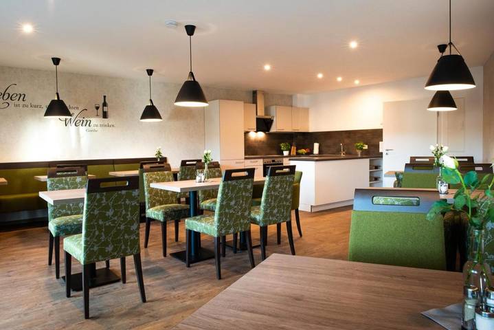 Hotel, mit Balkon und Terrasse sowie Ausblick in Bretzfeld