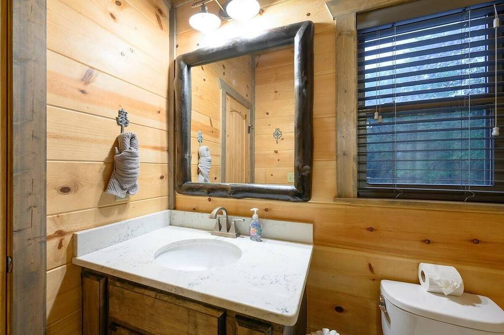 Stonewood Luxury 2 Master Br Cabin - Family Fun Great Memories Perfect Location! in Broken Bow, Broken Bow Lake