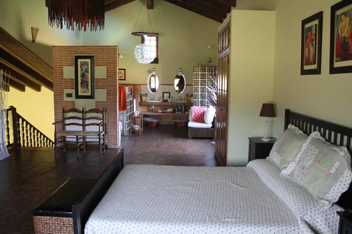 Ferienhaus 'Valentina' mit Bergblick, privatem Pool und WLAN in Candeleda, Valle del Tiétar