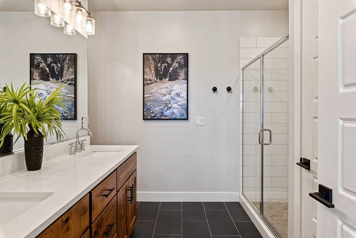 Vacation house for 14 people, with hot tub and balcony as well as pool in Zion National Park