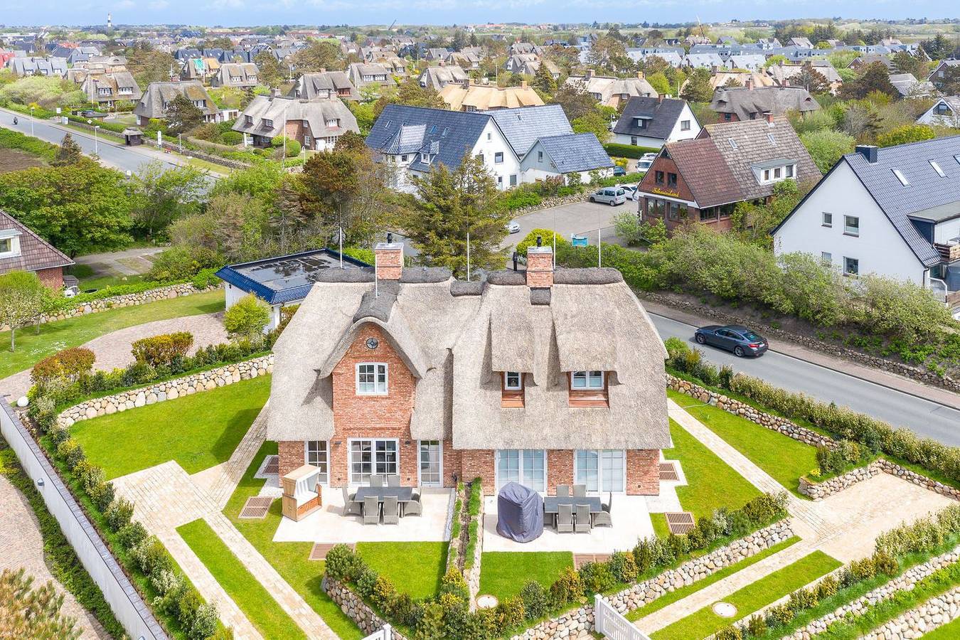 Hausteil mit ca. 123 m² Nutzfläche und Parkplatz. in Sylt