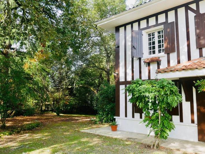 Location de vacances pour 6 personnes, avec Terrasse ainsi que Jardin et Piscine à Gourbera