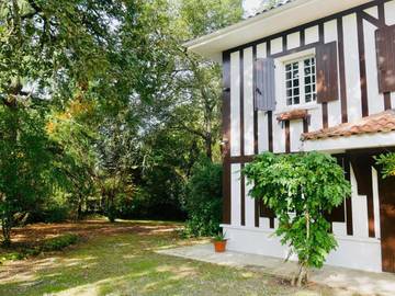 Gîte pour 6 personnes, avec jardin et piscine à Gourbera