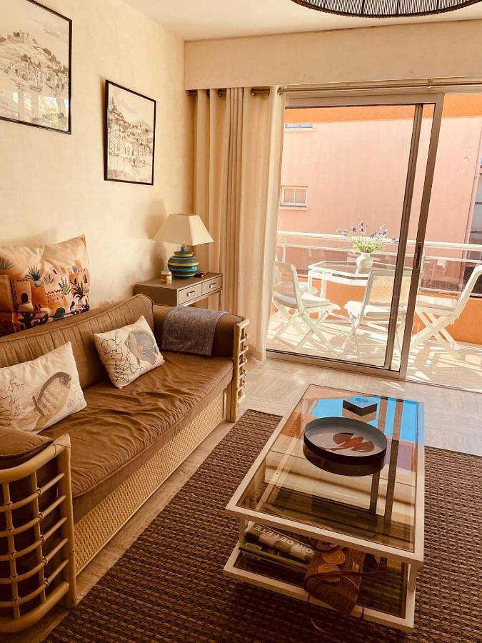 Gîte pour 4 personnes, avec vue et balcon dans Office De Tourisme Cavalaire - 3