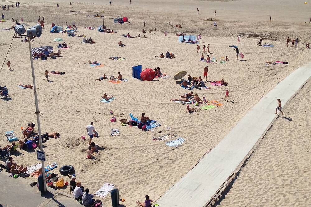 Entire apartment, Le Portel beach 50m from the sea, 2 bedrooms, with terrace, garden, garage in Le Portel, Boulogne-sur-Mer region