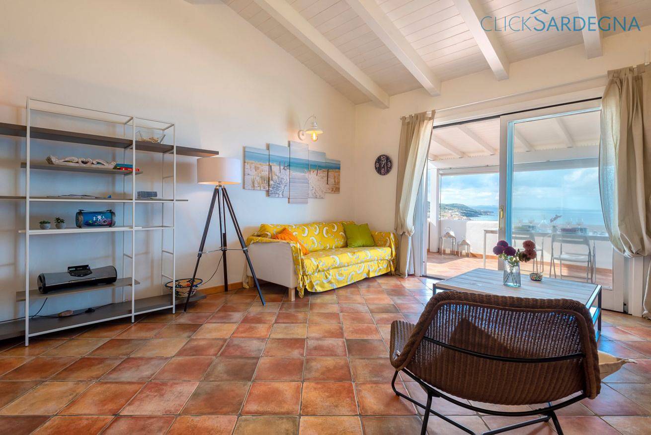 Castel Sardo grande attico con spettacolare vista mare, veranda e spiaggia in Lu Bagnu, Castelsardo