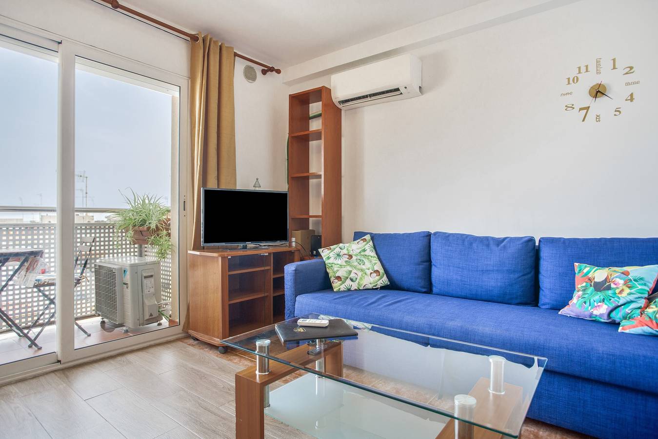 Apartamento entero, Apartamento 'Berni's House Palafolls' con vistas al mar, terraza privada y aire acondicionado in Palafolls, Costa del Maresme