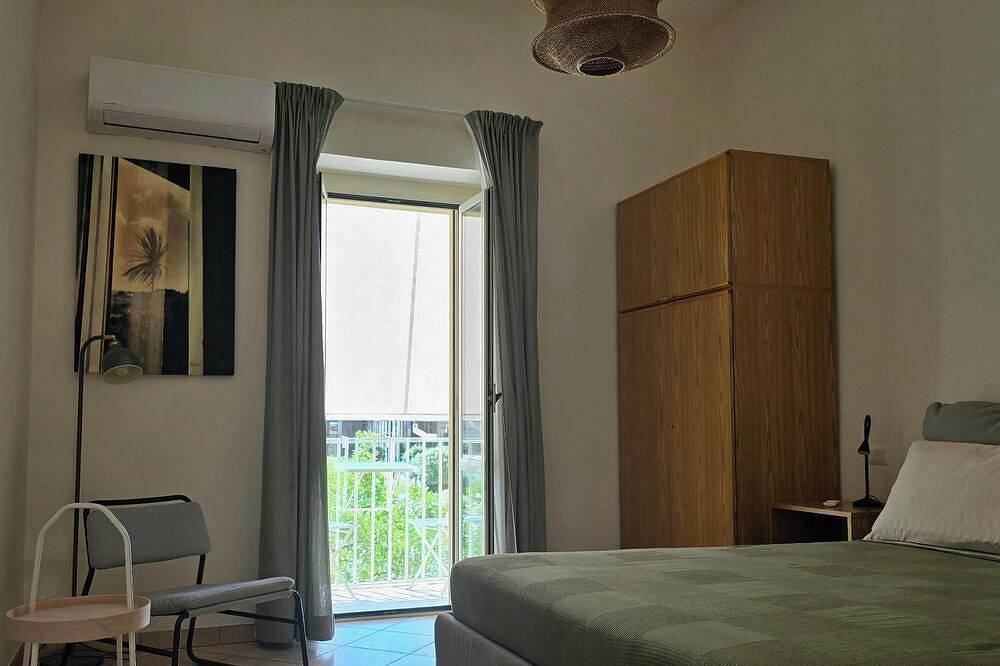 Entire apartment, Accommodation 150 mt.from serapo beach and 300 from M. Orlando reg. park. in Gaeta, Latina Province