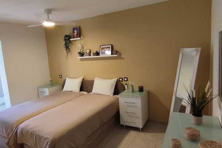 Bungalow just a few minutes from the Maspalomas Dunes and Playa del Ingles. in Maspalomas, San Bartolomé de Tirajana