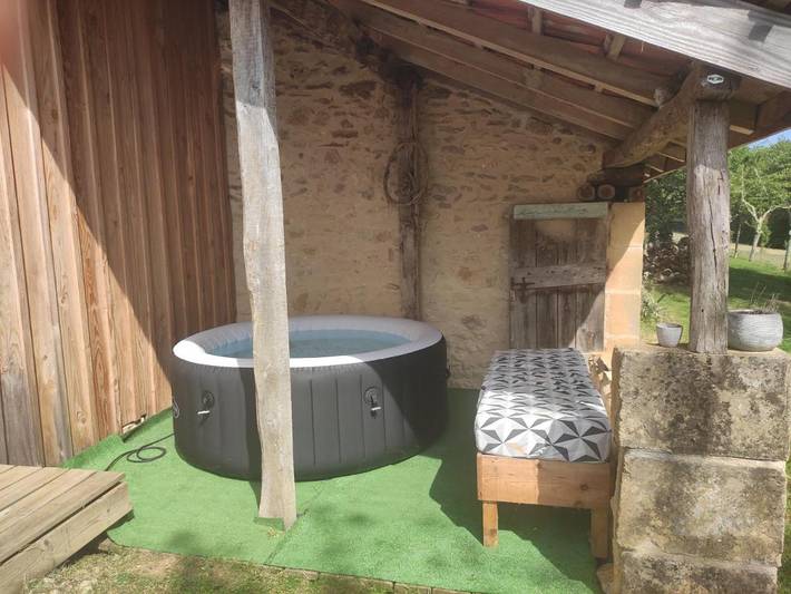 Maison de campagne pour 2 personnes, avec Terrasse et Jacuzzi ainsi que Jardin et Piscine à Doissat - 3