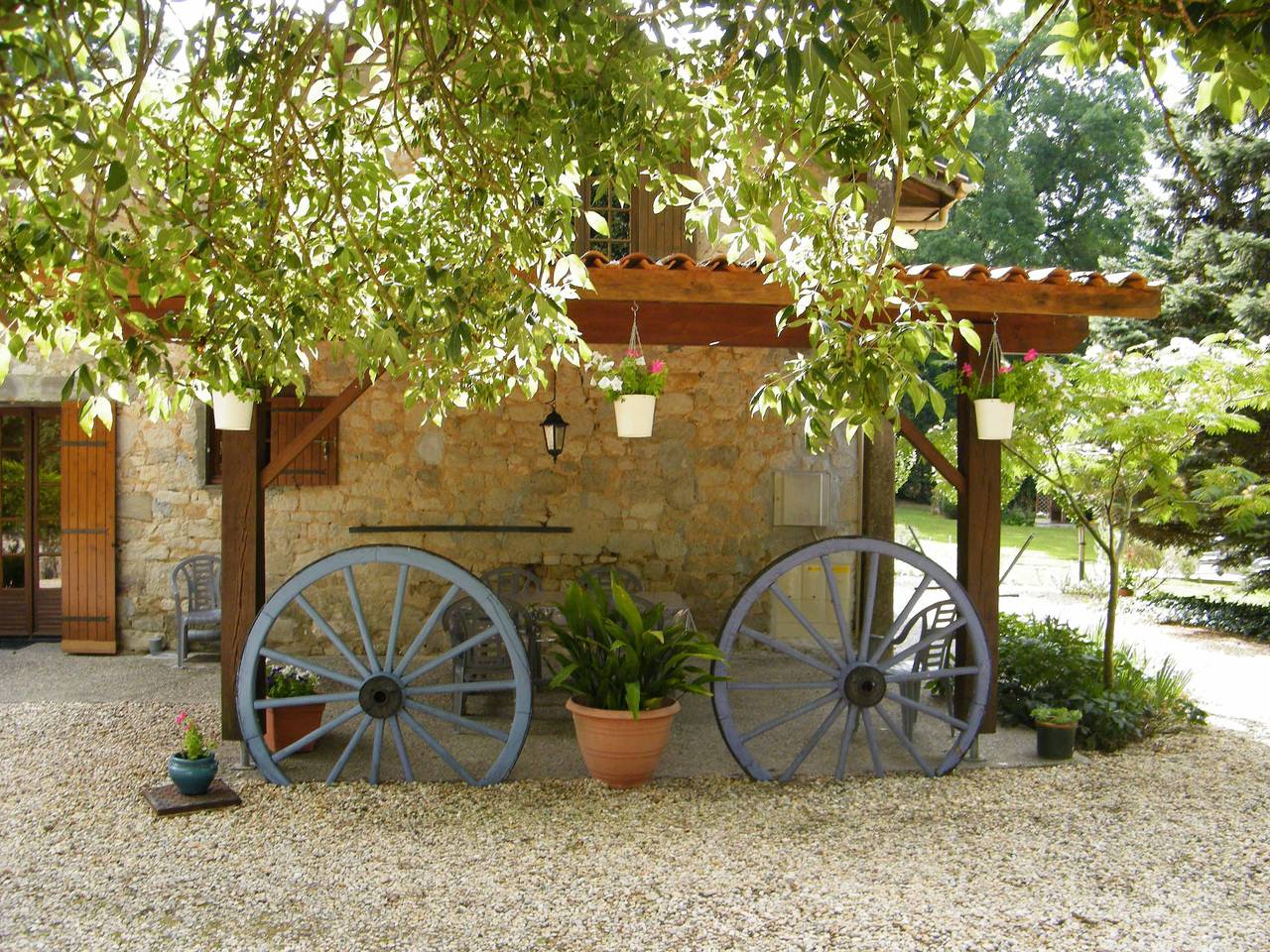 Gite Charentais le Coin Arboré in Saint-Vallier, Charente