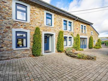 Location de vacances pour 30 personnes, avec sauna ainsi que terrasse et balcon/terrasse dans Samrée