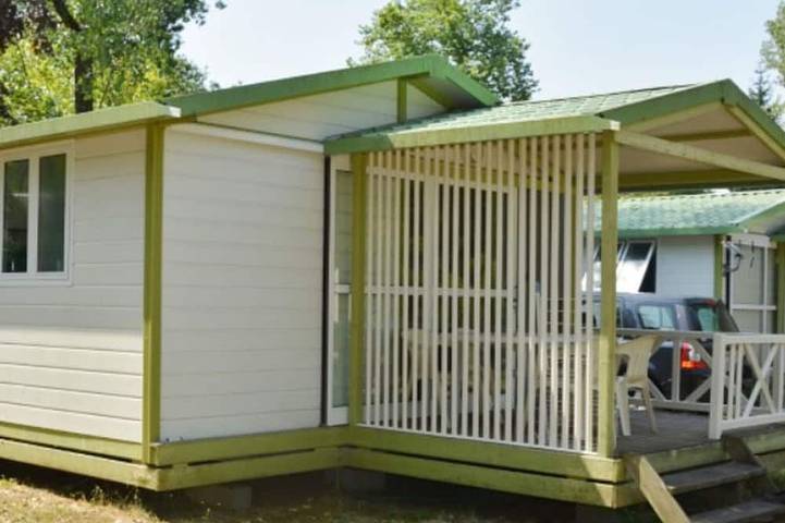 Chalet pour 5 personnes, avec terrasse et piscine