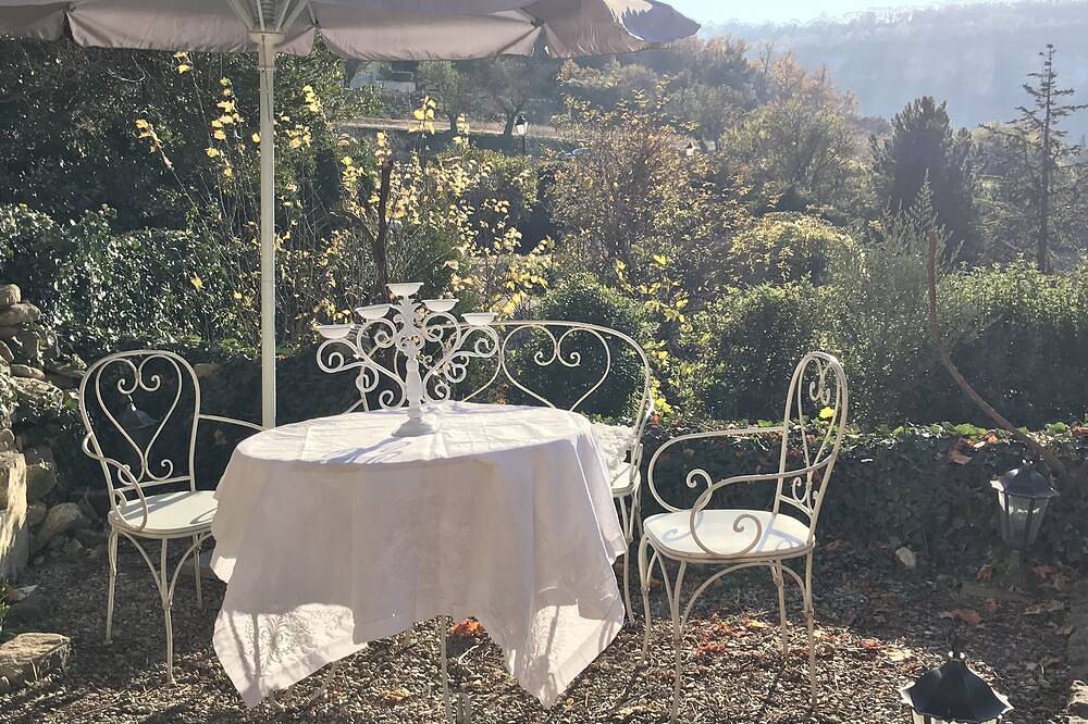Drie niveaus -2 slaapkamer-2 badkamer-terras in de buitenlucht-volledig gerenoveerd in Saignon, Parc naturel régional du Luberon