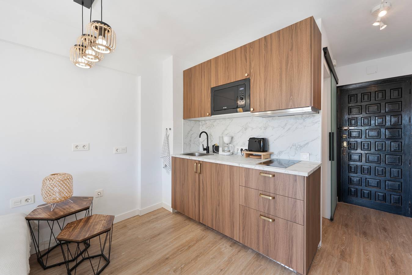 Entire studio, Boho Studio Apartment with Balcony, Wi-Fi and Air Conditioning in Nueva Andalucia Golf Valley, Marbella