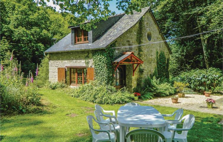 Location de vacances pour 2 personnes, avec Terrasse et Jardin à Guern