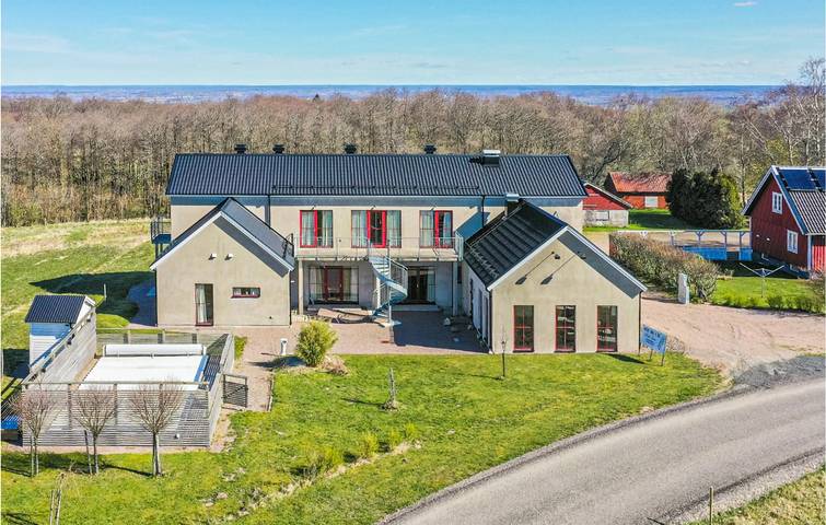 Hus för 9 Personer med trädgård in Halland