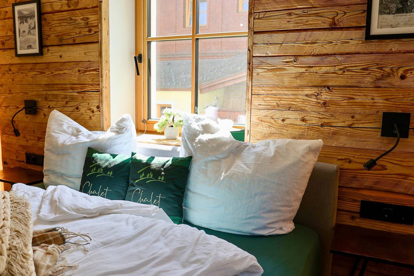 Entire apartment, Chalet 'Almblick Mit Sauna' with Mountain View, Shared Pool and Wi-Fi in Tauplitz, Dead Mountains