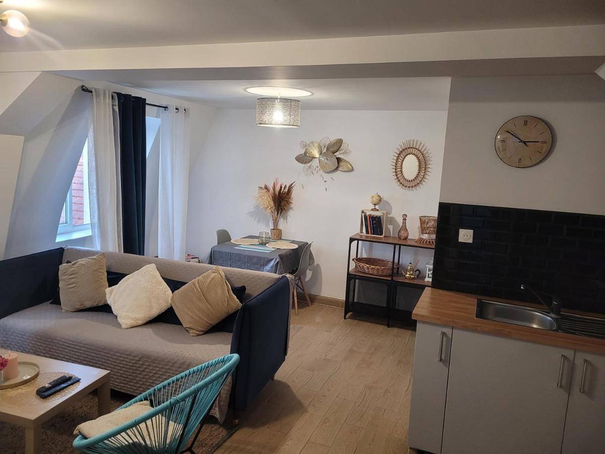 Appartement entier, Coquet appartement à 15mn de Paris et 10 mn de Stade de France, wifi, Netflix, in Groslay, Val-d'Oise