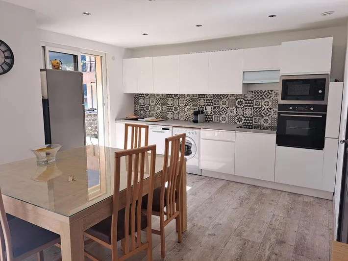 Apartamento de vacaciones para 5 personas, con vistas además de terraza y jardín - 1