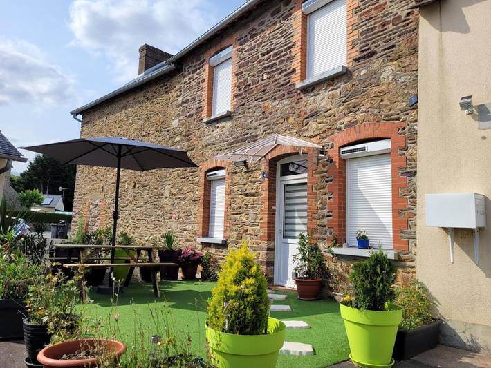 Cottage pour 2 personnes, avec terrasse et jardin dans Mernel